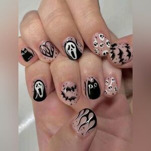 24 Pieces Halloween Ghost Face Scream Black Cat Skull Bat Press-on Nails